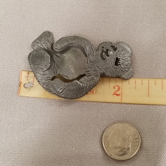 Pewter BEAR pin - Picture 2 of 3